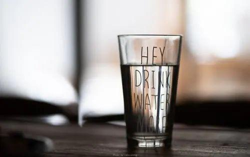 每天要喝八杯水才能满足身体的需求吗？ks双击自助下单平台24小时(图2)